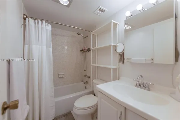 $2,500 | 1980 South Ocean Drive, Unit 4L, Hallandale Beach, FL 33009