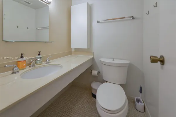 $2,500 | 1980 South Ocean Drive, Unit 4L, Hallandale Beach, FL 33009
