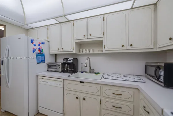 $2,500 | 1980 South Ocean Drive, Unit 4L, Hallandale Beach, FL 33009