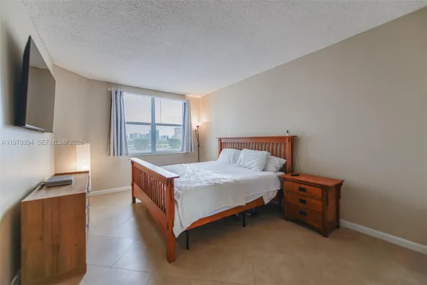 $2,500 | 1980 South Ocean Drive, Unit 4L, Hallandale Beach, FL 33009
