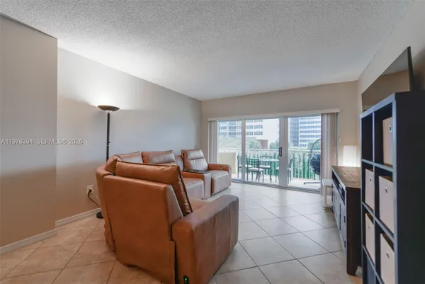 $2,500 | 1980 South Ocean Drive, Unit 4L, Hallandale Beach, FL 33009