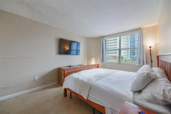 $2,500 | 1980 South Ocean Drive, Unit 4L, Hallandale Beach, FL 33009