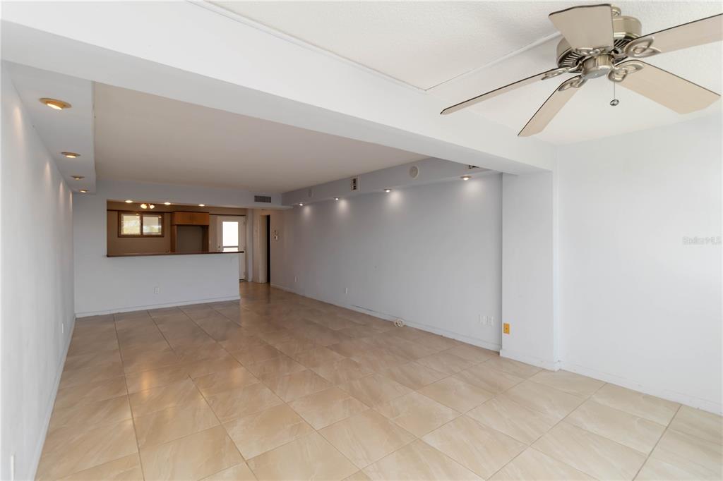 33 South Gulfstream Avenue, Unit 502 Sarasota, FL 34236 - Photo 11 of 23 a view of empty room