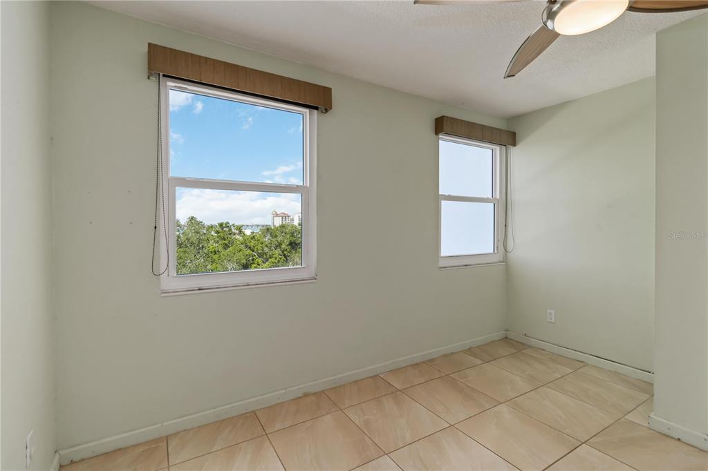 33 South Gulfstream Avenue, Unit 502 Sarasota, FL 34236 - Photo 16 of 23 a view of room with window