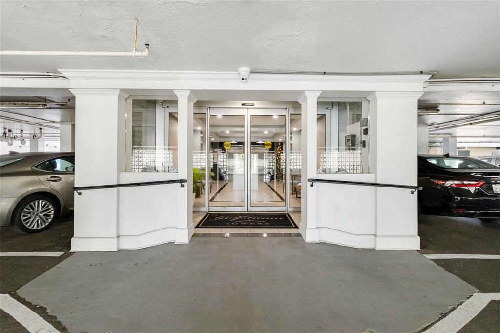 33 South Gulfstream Avenue, Unit 502 Sarasota, FL 34236 - Photo 21 of 23 a view of a car garage