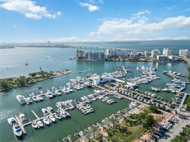 $295,000 | 33 South Gulfstream Avenue, Unit 502, Sarasota, FL 34236