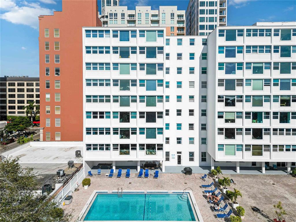 33 South Gulfstream Avenue, Unit 502 Sarasota, FL 34236 - Photo 3 of 23 a view of a tall building
