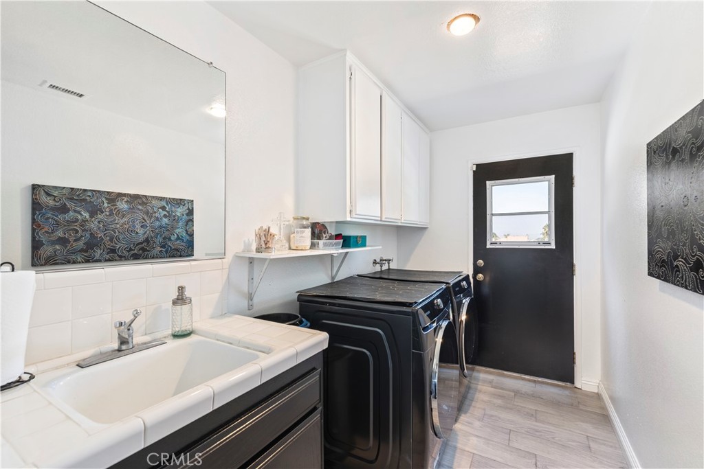 14272 Laurel Drive Riverside, CA 92503 - Photo 10 of 24 a kitchen that has a sink and a stove in it