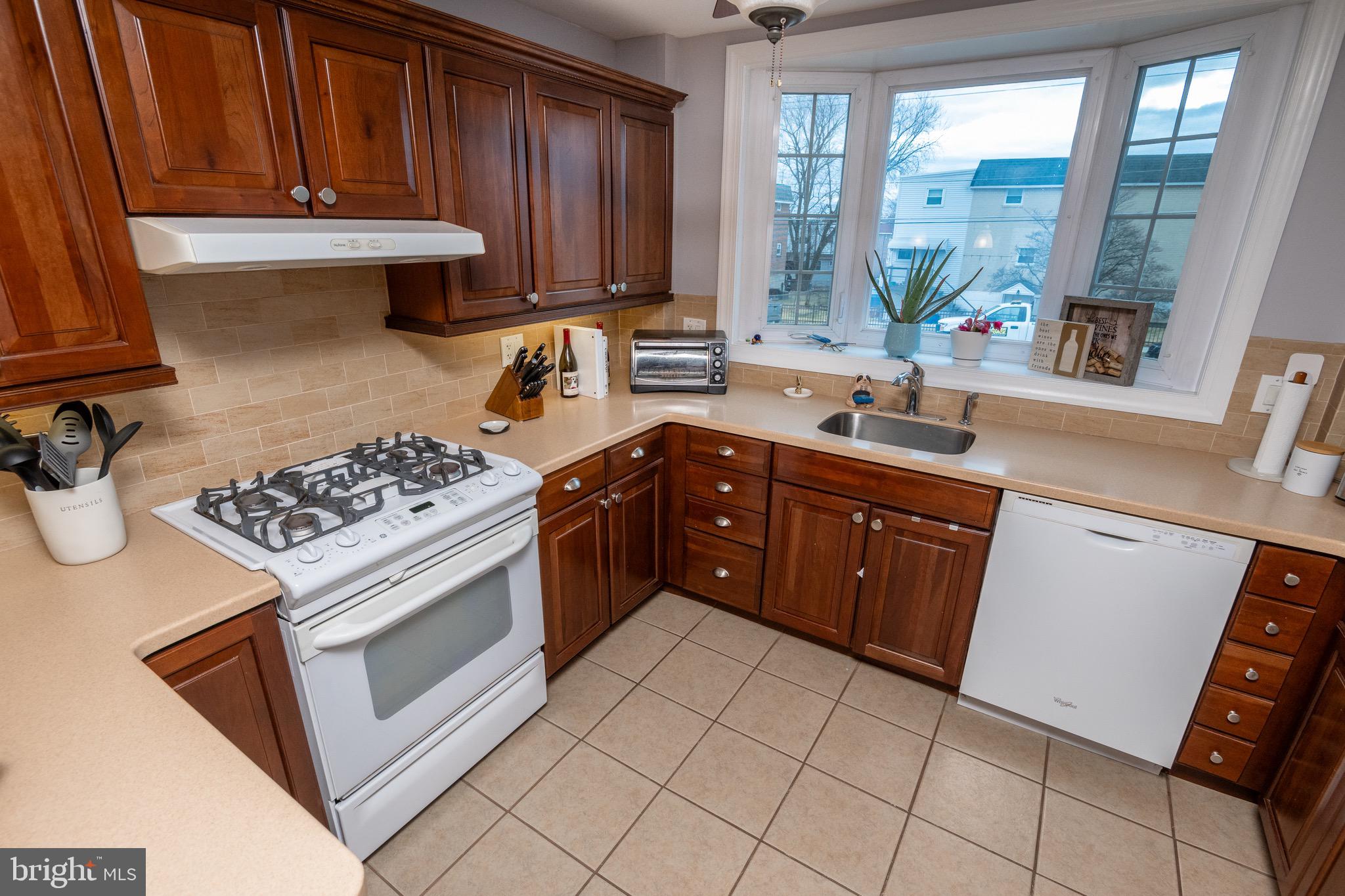 4231 Fairdale Road Philadelphia, PA 19154 - Photo 8 of 36 Gallery Image 8