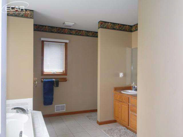 13146 North Linden Road Clio, MI 48420 - Photo 9 of 16 21160254-8.JPG