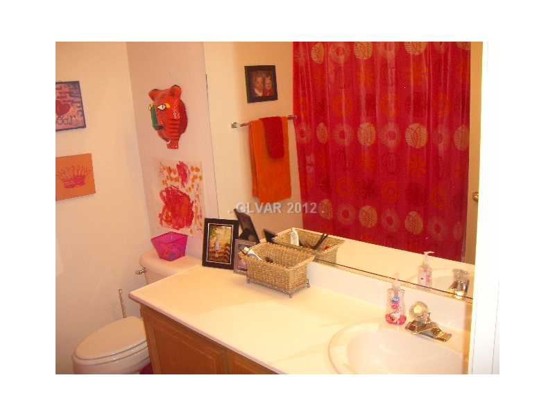 183 Ruby Ridge Avenue Henderson, NV 89002 - Photo 10 of 19 Bathroom.