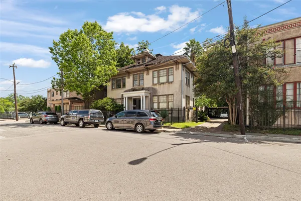 $1,300 | 806 Winbern Street, Unit 2, Houston, TX 77002