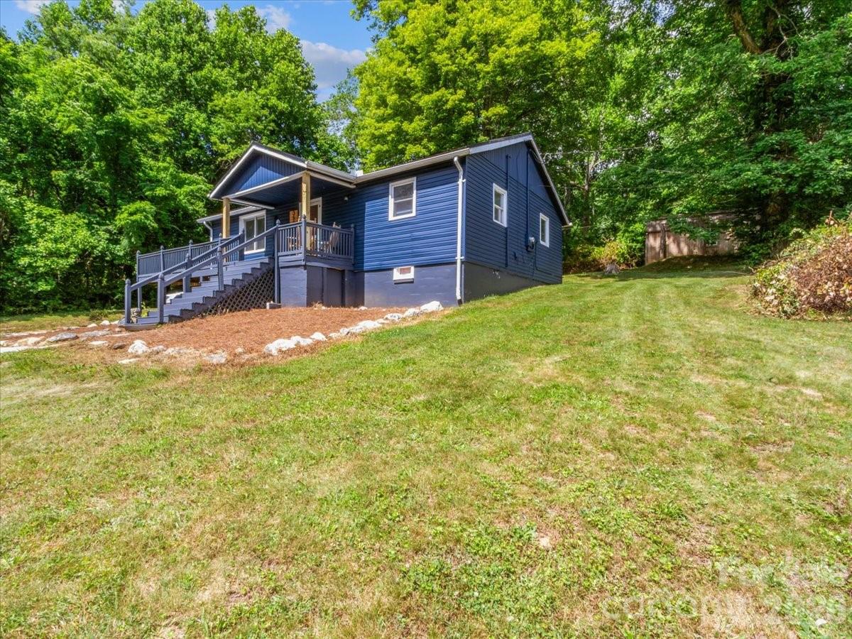 352 Jakes Branch Road Spruce Pine, NC 28777 - Photo 3 of 31