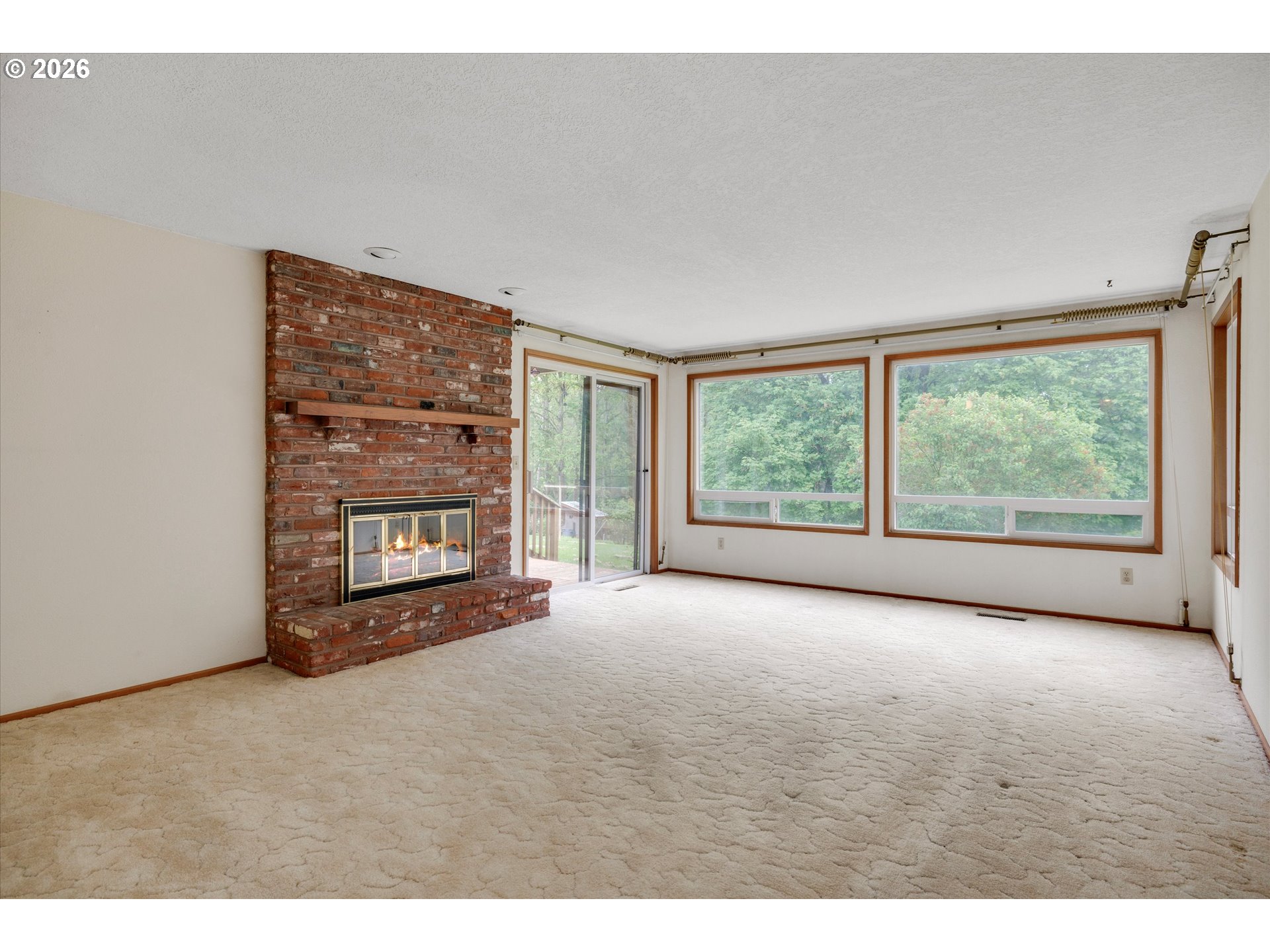 13098 Donald Road Northeast Aurora, OR 97002 - Photo 11 of 27 Family Room