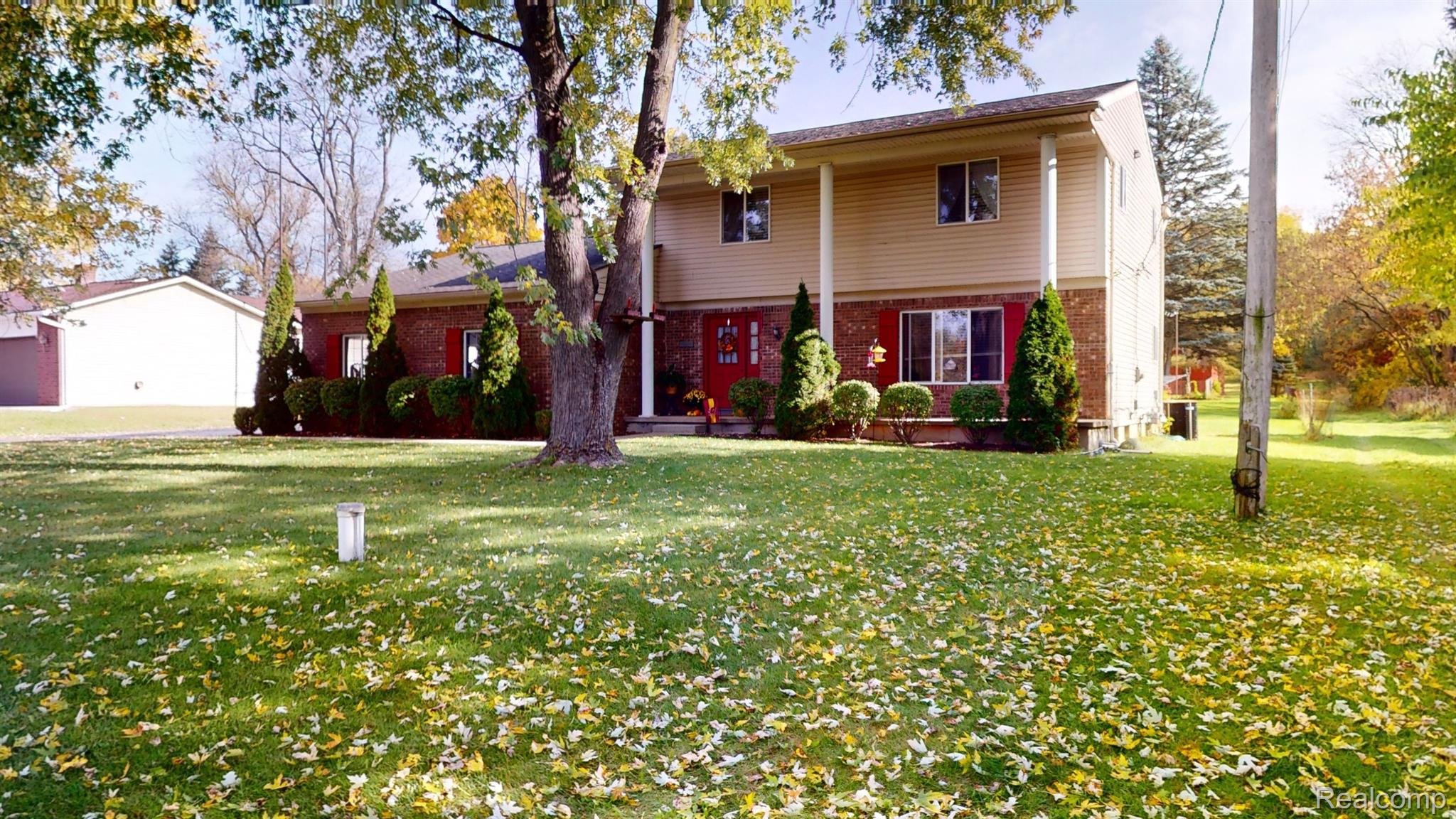 6175 Clarkston Road Clarkston, MI 48346 - Photo 2 of 20 Front side