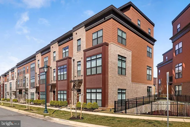 $1,325,000 | 3927 Cranes Bill Court, Rockville, MD 20852