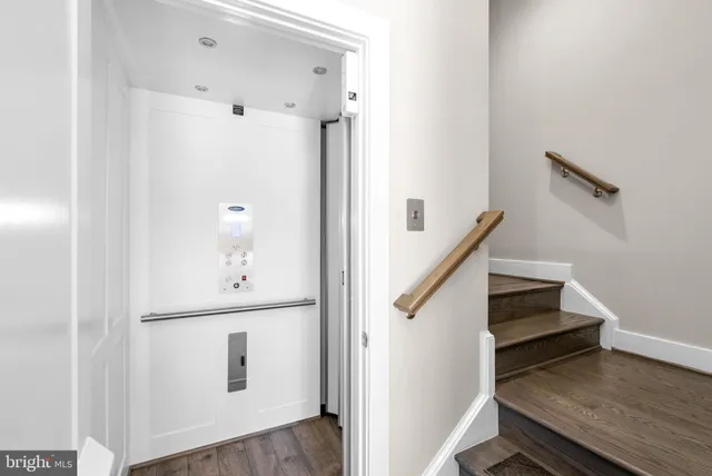 $1,325,000 | 3927 Cranes Bill Court, Rockville, MD 20852