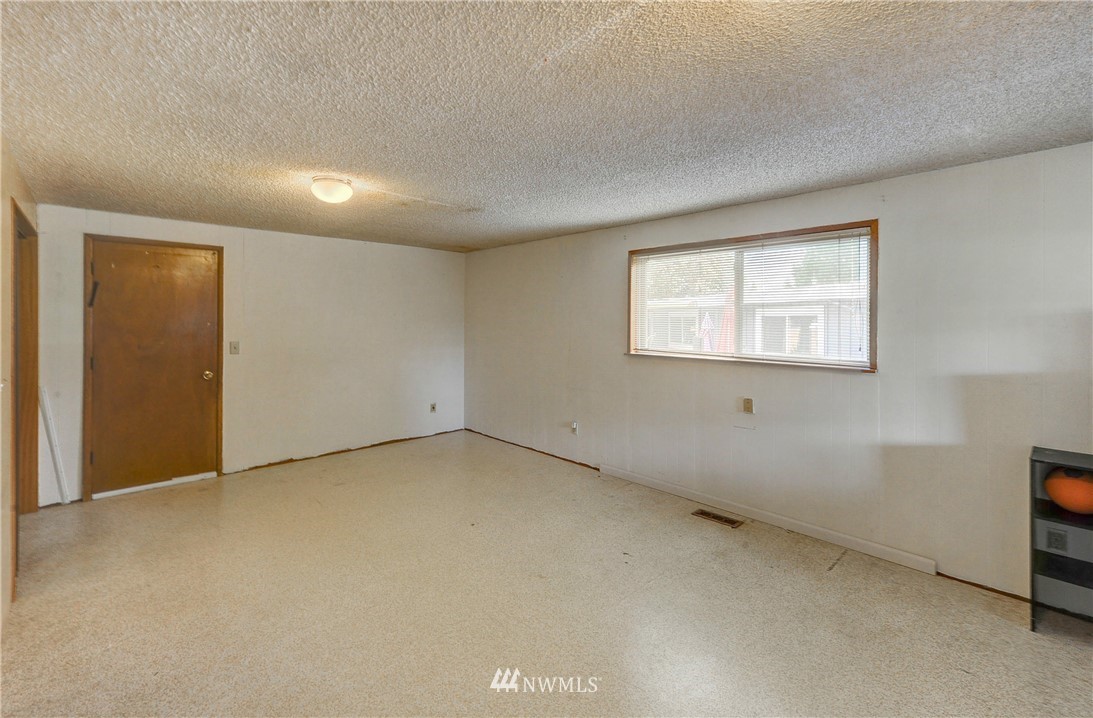 11909 Southeast 167th Street Renton, WA 98058 - Photo 13 of 15