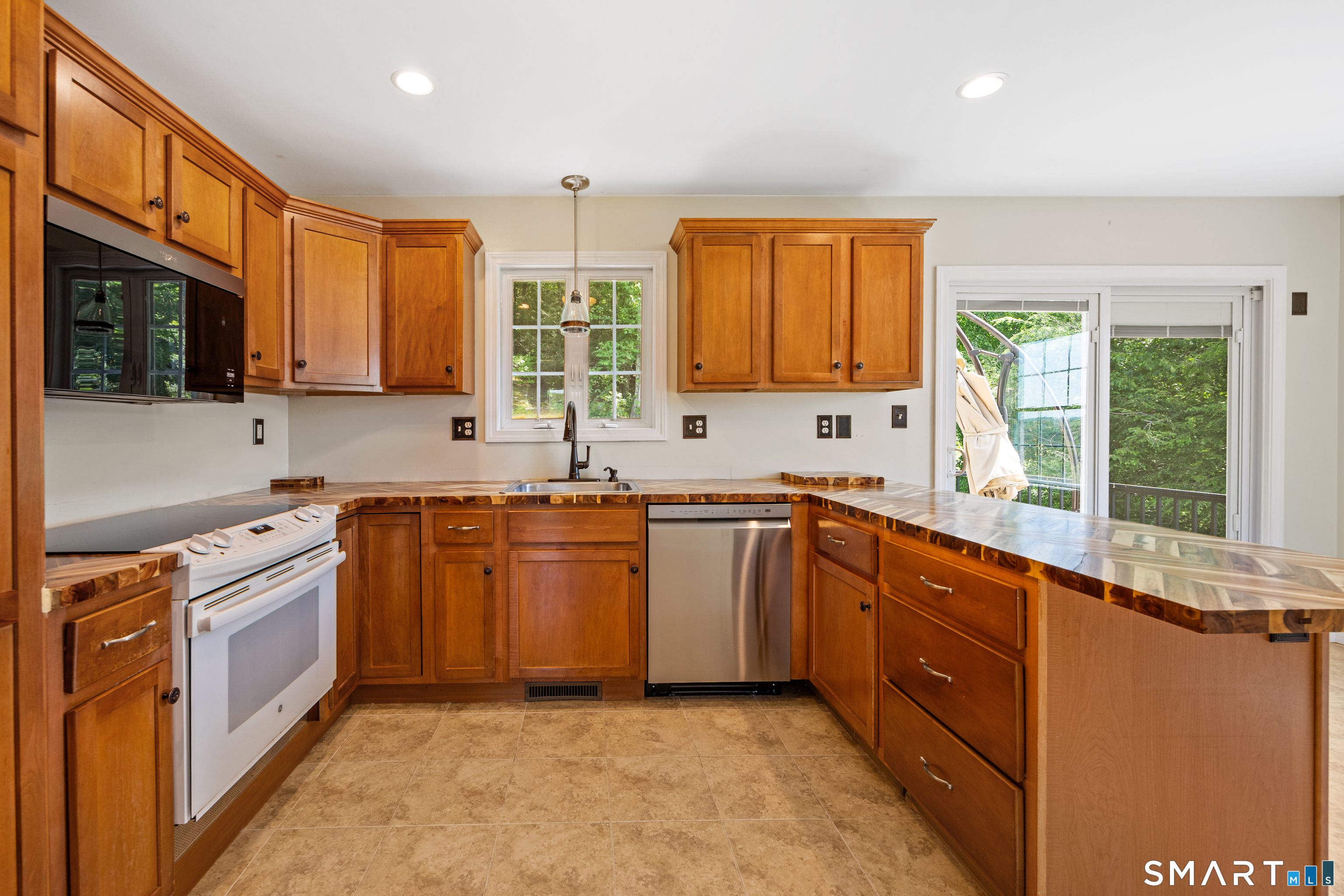 30 Tower Road Bristol, CT 06010 - Photo 5 of 32