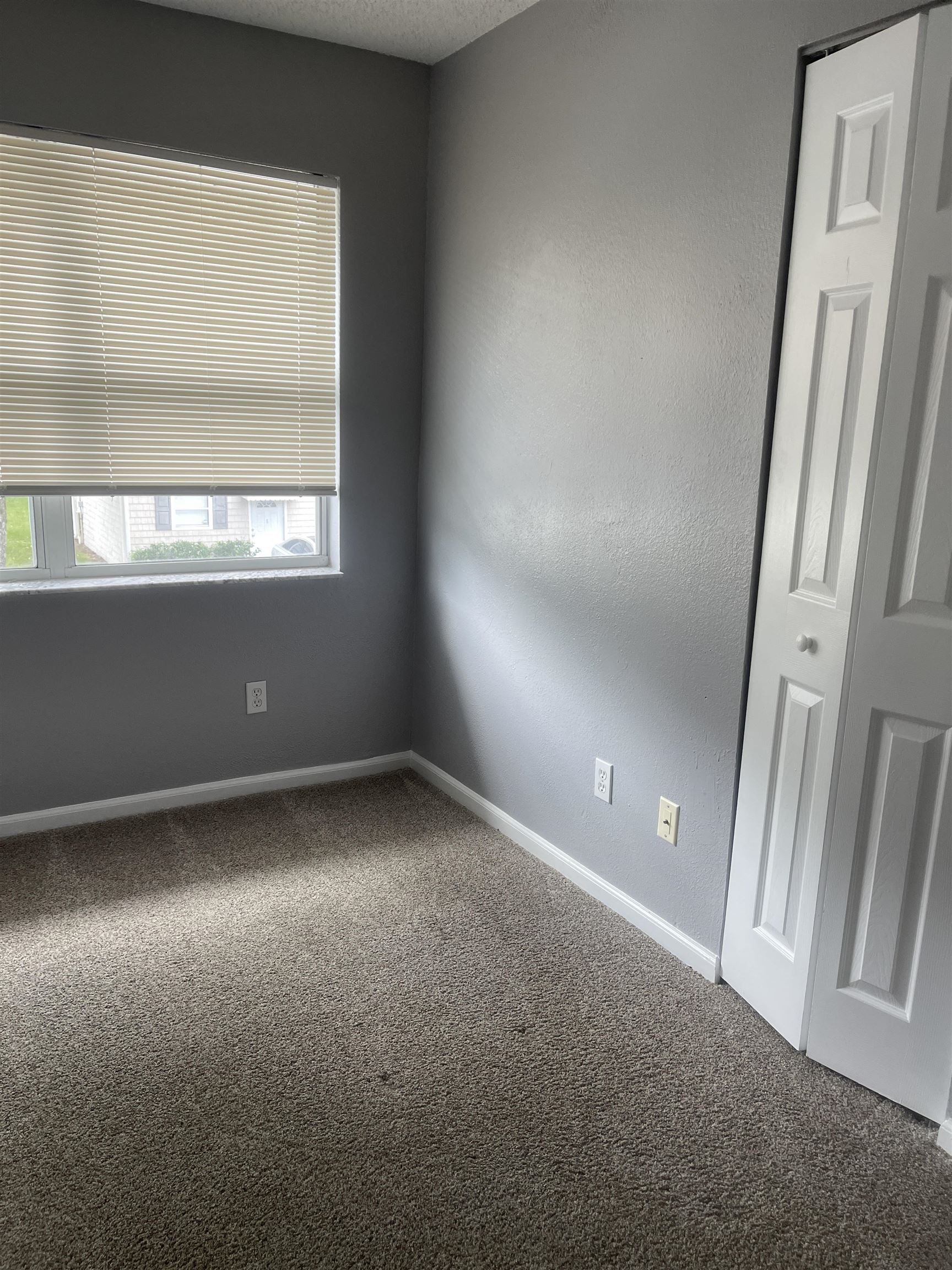 4420 Carter Road, Unit 22 St. Augustine, FL 32086 - Photo 9 of 12 an empty room with a window