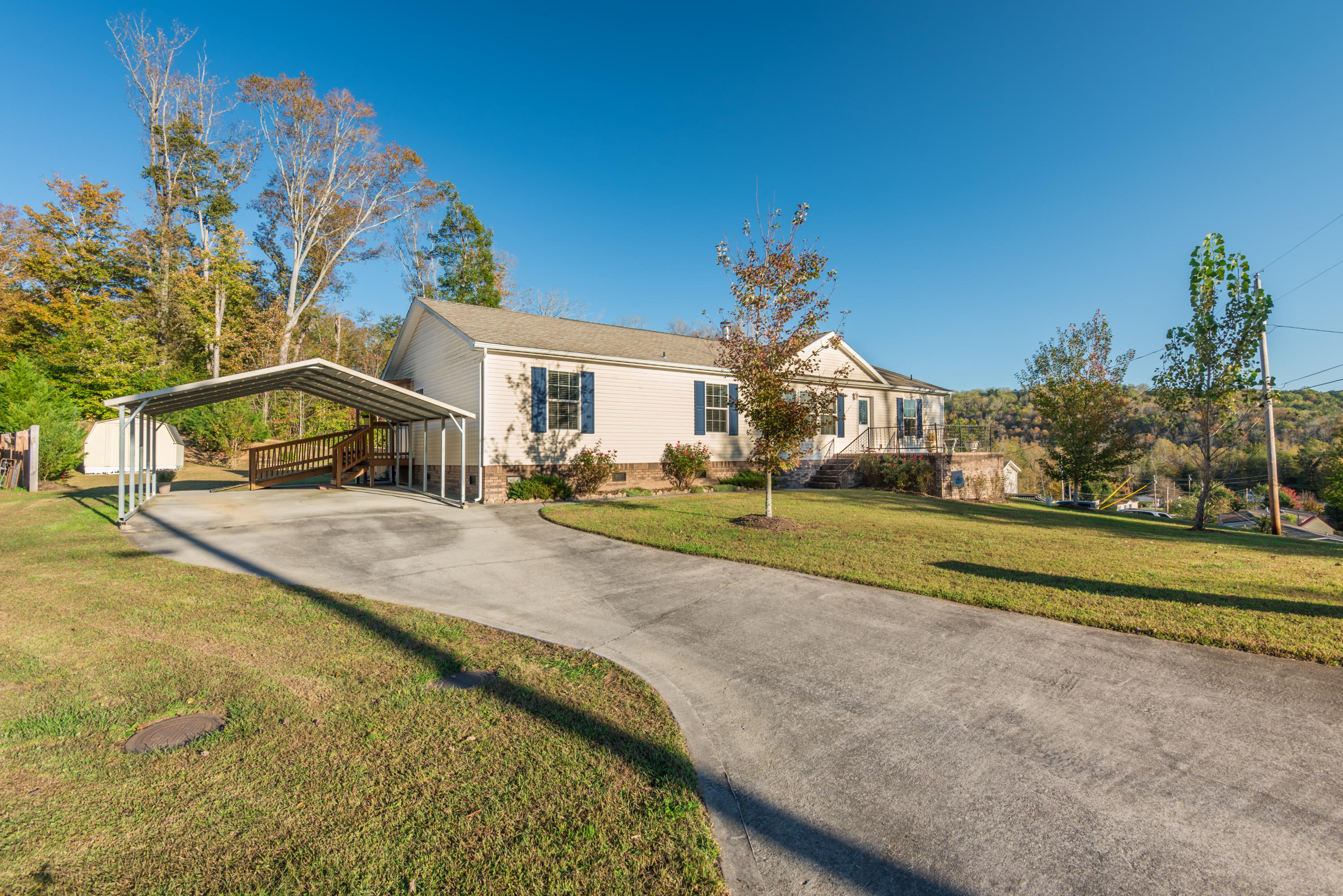 226 Loggers Lane Clinton, TN 37716 - Photo 2 of 34 226LoggersLn-32
