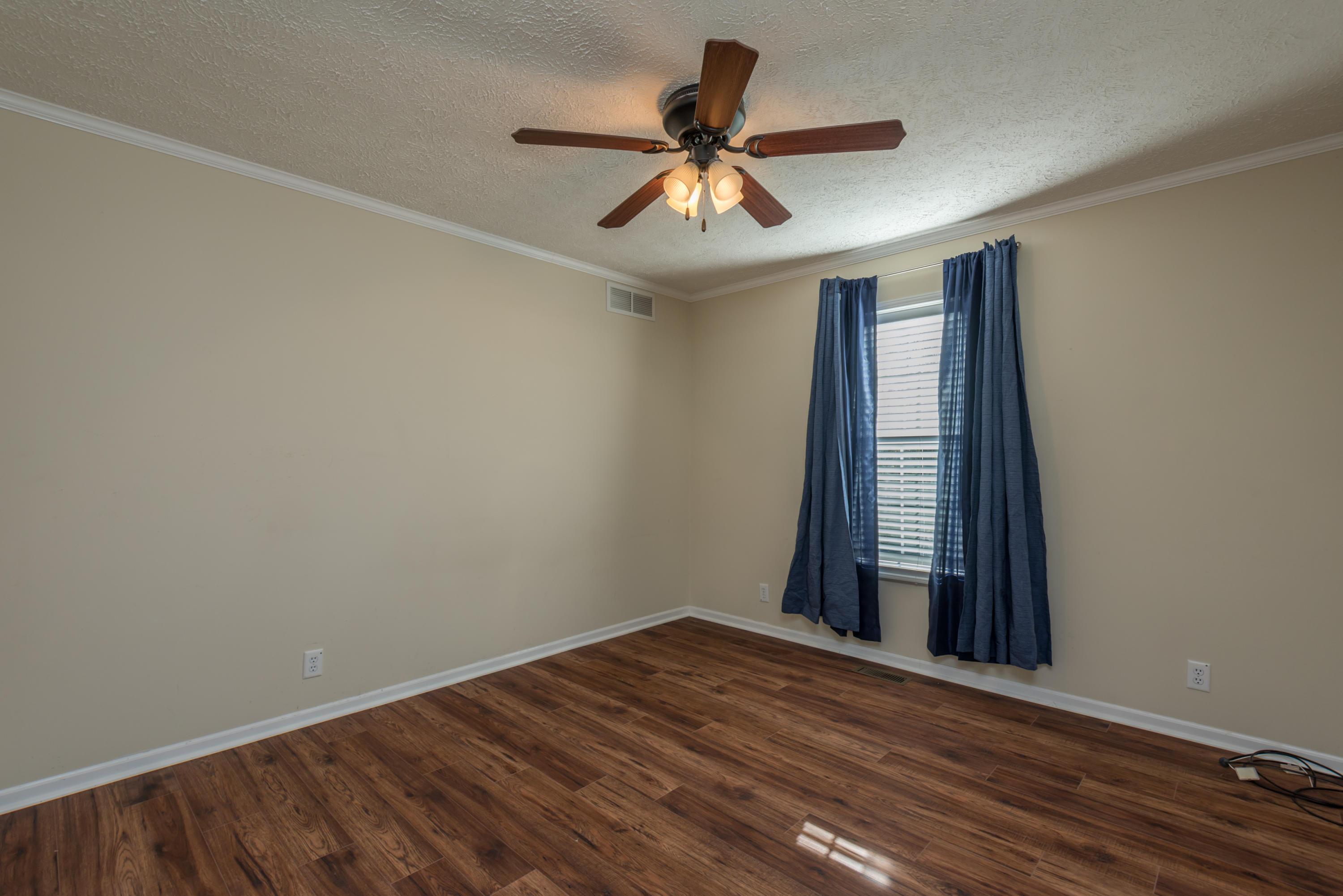 226 Loggers Lane Clinton, TN 37716 - Photo 21 of 34 226LoggersLn-18