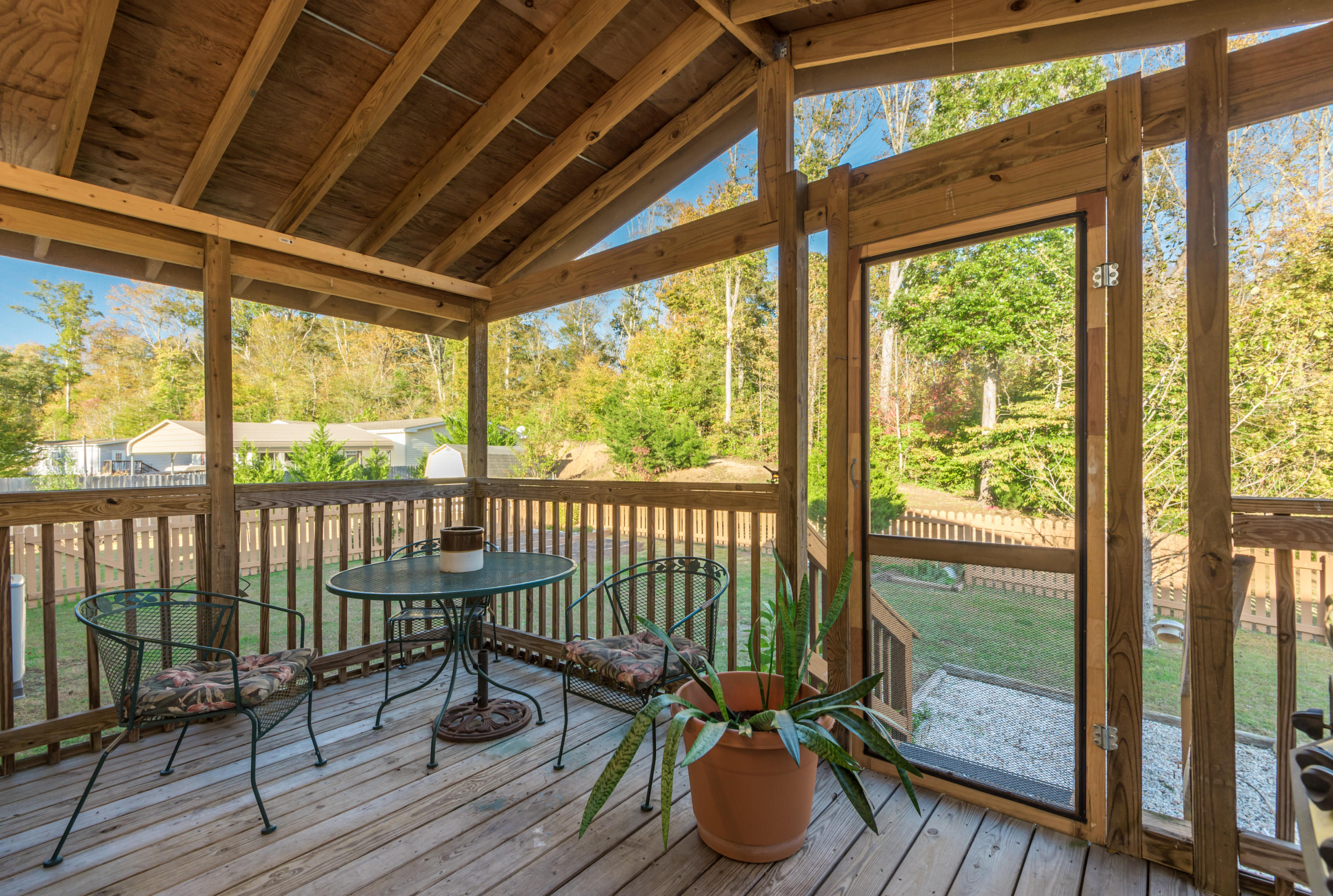 226 Loggers Lane Clinton, TN 37716 - Photo 28 of 34 226LoggersLn-25