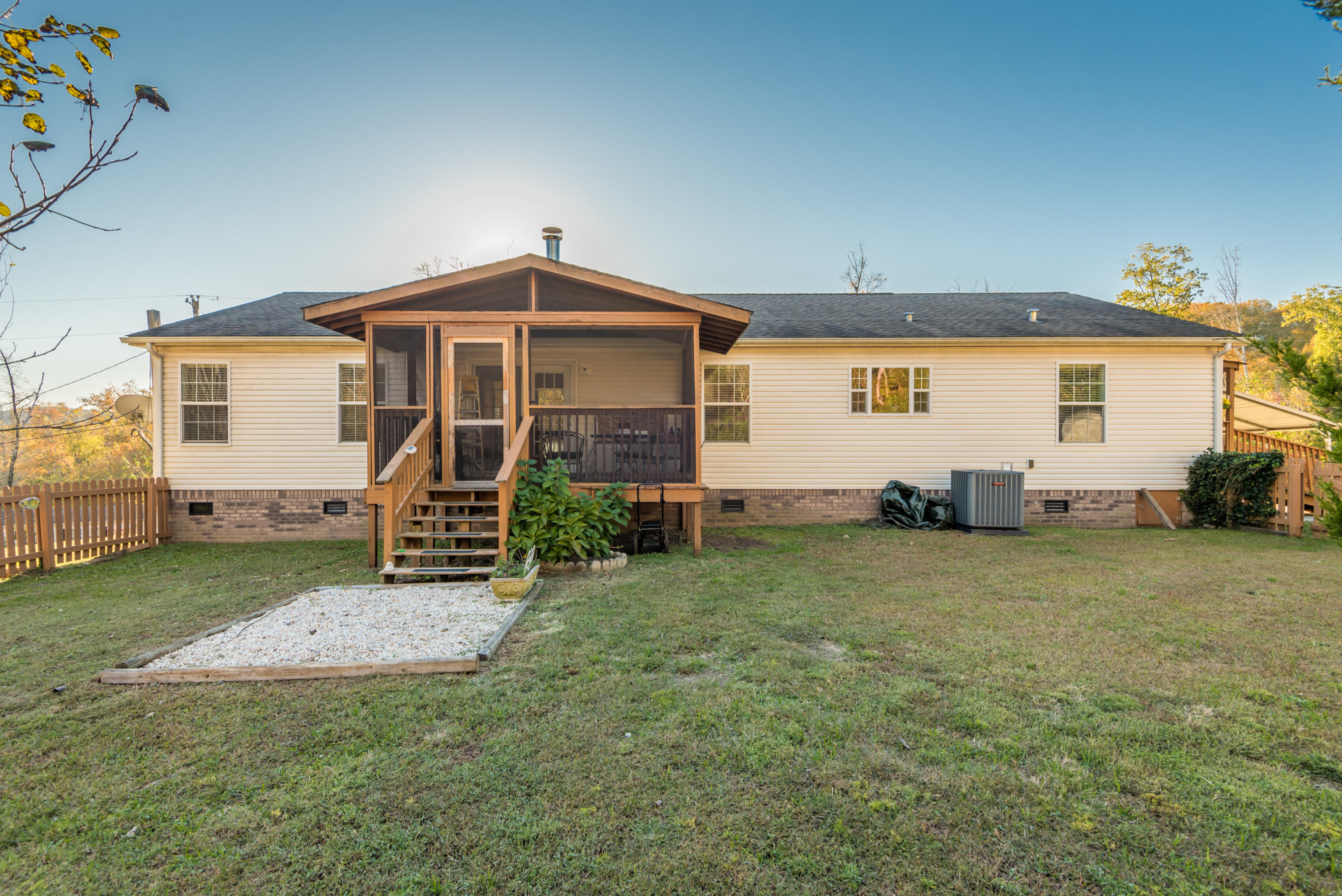 226 Loggers Lane Clinton, TN 37716 - Photo 33 of 34 226LoggersLn-30