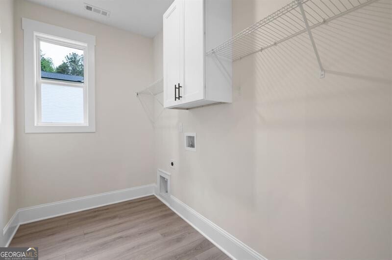 150 Doris Path Dallas, GA 30157 - Photo 23 of 36 a view of small space with wooden floor and a window