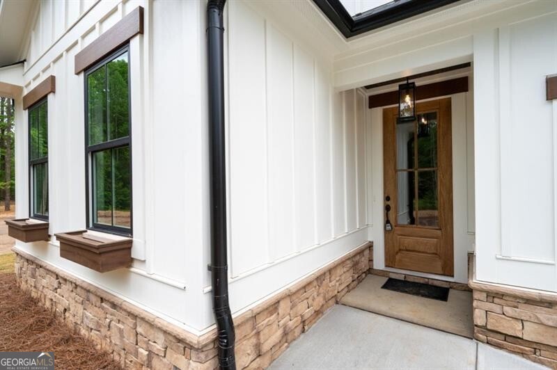 150 Doris Path Dallas, GA 30157 - Photo 5 of 36 a view of an entryway