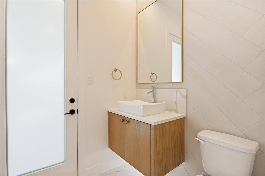 9915 Hurley Way Dallas, TX 75220 - Photo 21 of 36 Hall halfbath to pool