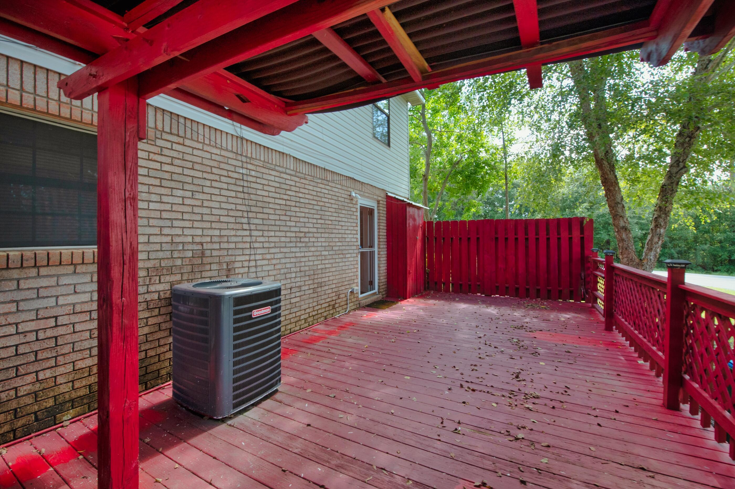 701 Valley Road, Unit 1 Crestview, FL 32539 - Photo 19 of 20 a backyard of a house with lots of green space