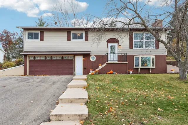 $355,000 | 207 Pauquette Drive, Poynette, WI 53955