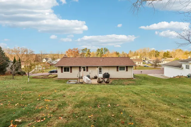$355,000 | 207 Pauquette Drive, Poynette, WI 53955