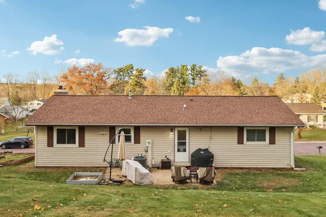 $355,000 | 207 Pauquette Drive, Poynette, WI 53955