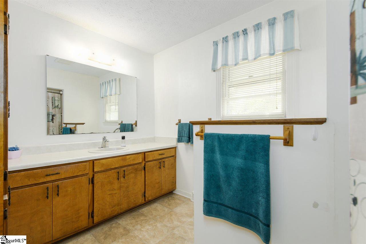 1435 North Old Pendleton Road Easley, SC 29642 - Photo 8 of 25