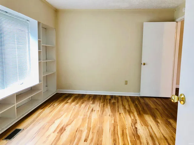 $2,100 | 613 South Highland Avenue, Bloomington, IN 47401