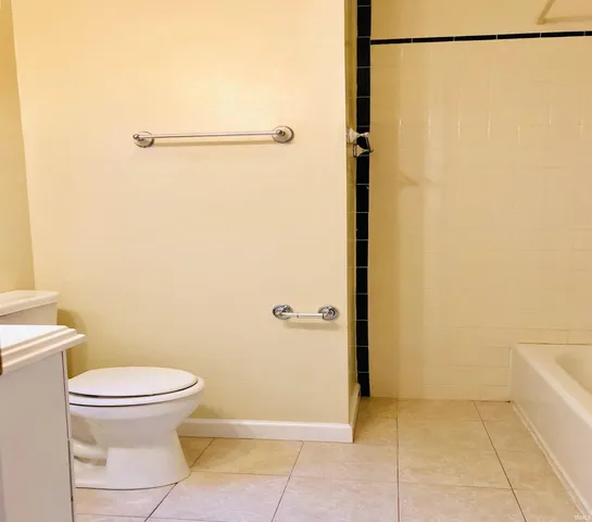 $2,100 | 613 South Highland Avenue, Bloomington, IN 47401