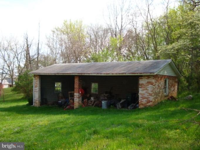1642 Ballenger Creek Pike Point of Rocks, MD 21777 - Photo 6 of 10 Garage 1