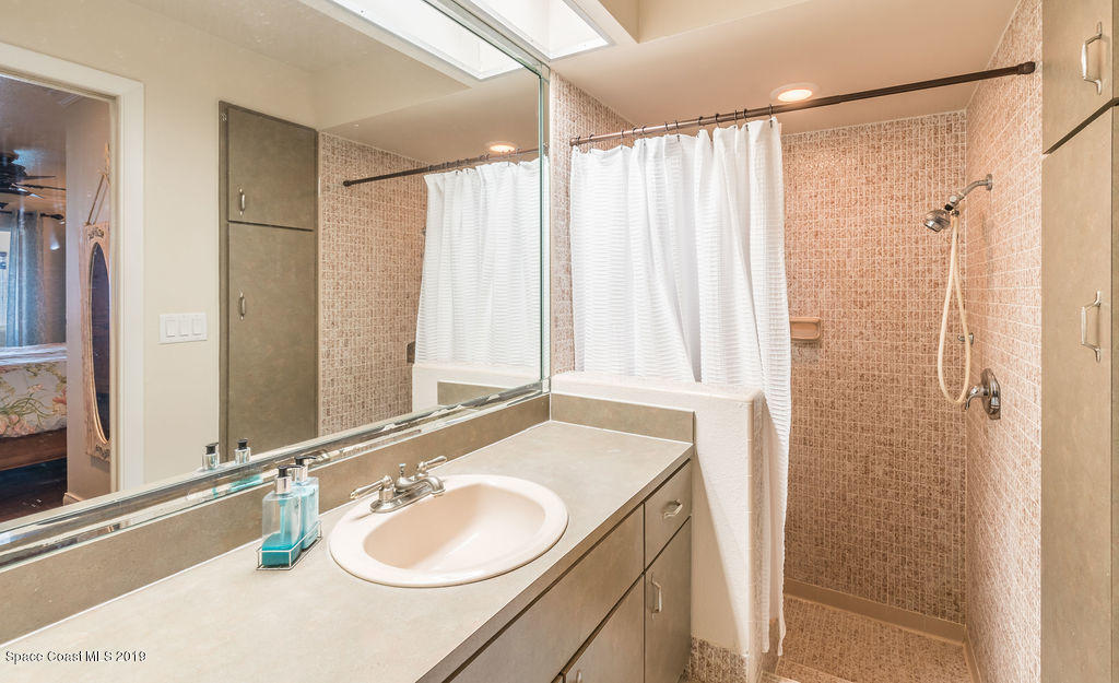 23 Country Club Road Cocoa Beach, FL 32931 - Photo 21 of 54 Guest Bathroom