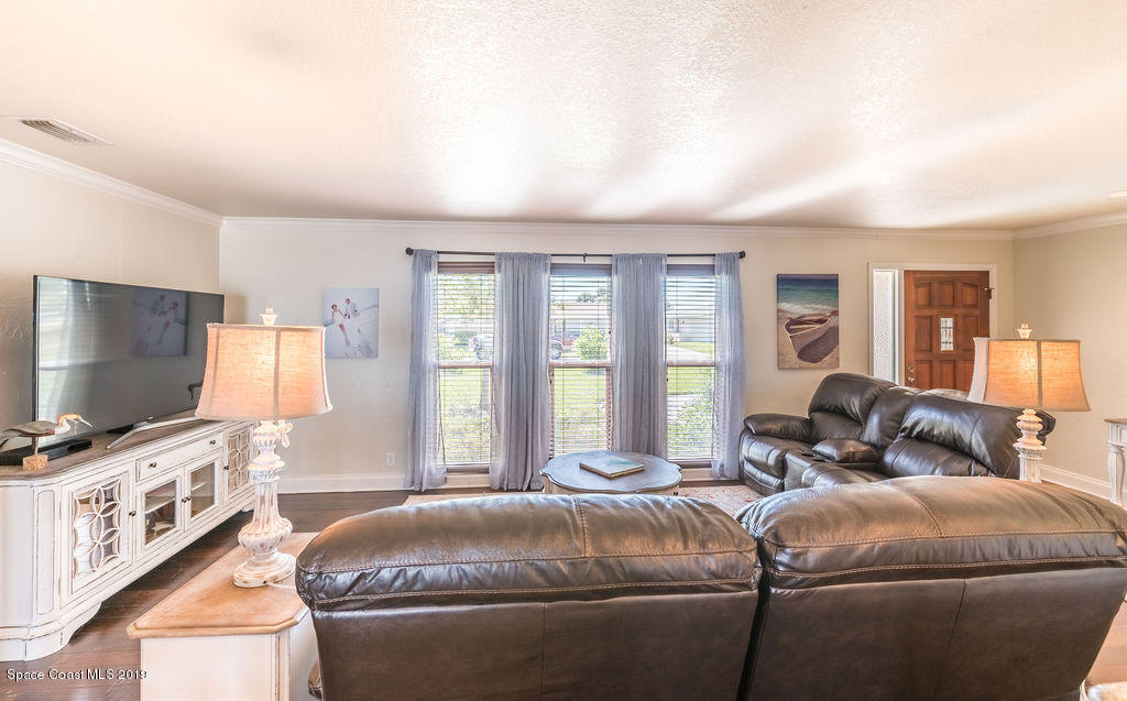 23 Country Club Road Cocoa Beach, FL 32931 - Photo 22 of 54 Spacious Family Room