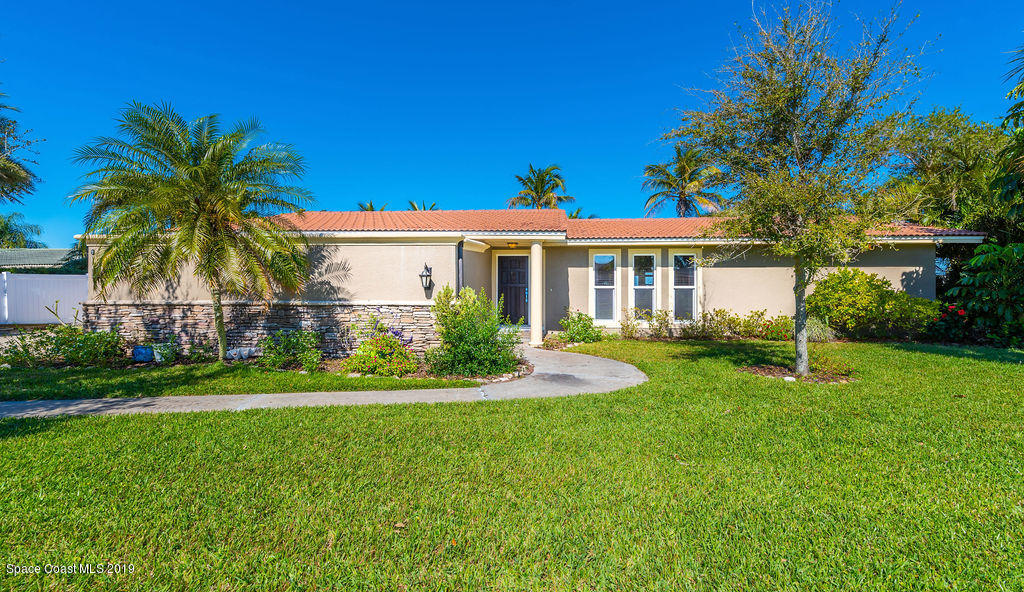 23 Country Club Road Cocoa Beach, FL 32931 - Photo 39 of 54 Luscious Yard