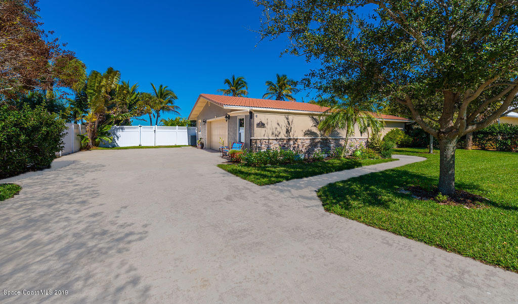 23 Country Club Road Cocoa Beach, FL 32931 - Photo 42 of 54 HUGE Driveway