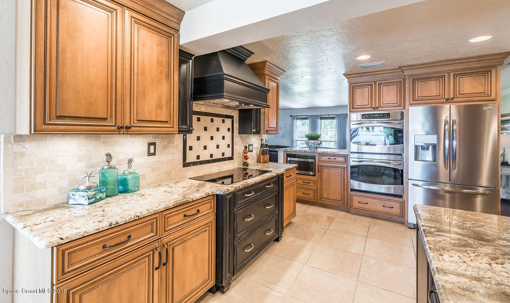 23 Country Club Road Cocoa Beach, FL 32931 - Photo 8 of 54 Double Ovens
