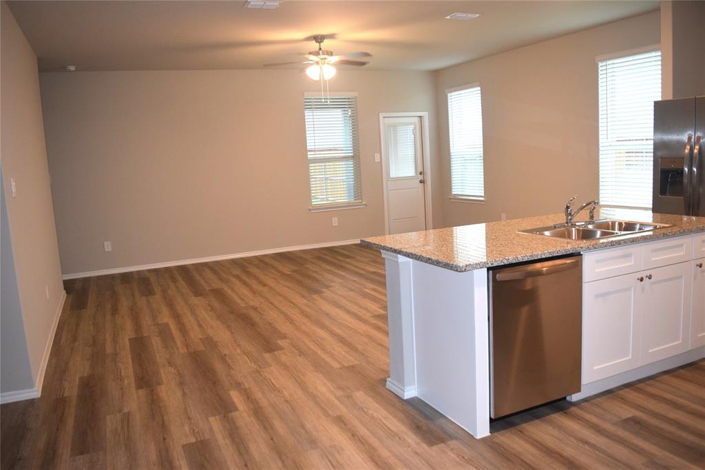 724 Rubicon Road Justin, TX 76247 - Photo 5 of 29 Gallery Image 5