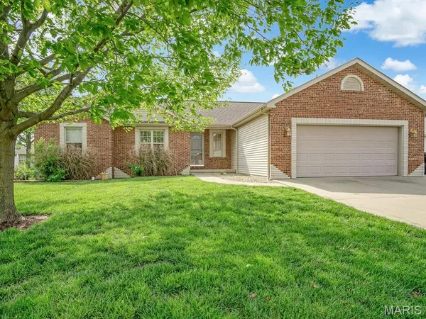 $435,000 | 1051 White Oak Drive, Red Bud, IL 62278