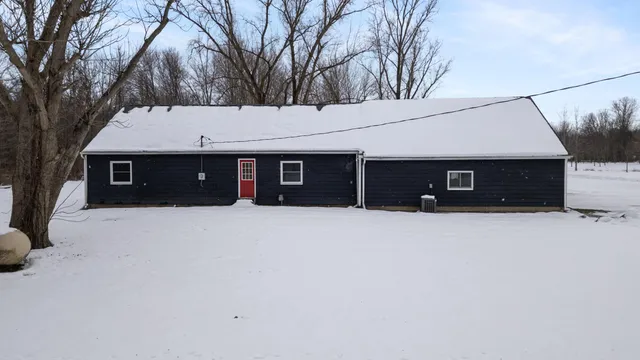 $275,000 | 557 West James Street, Lawrence, MI 49064