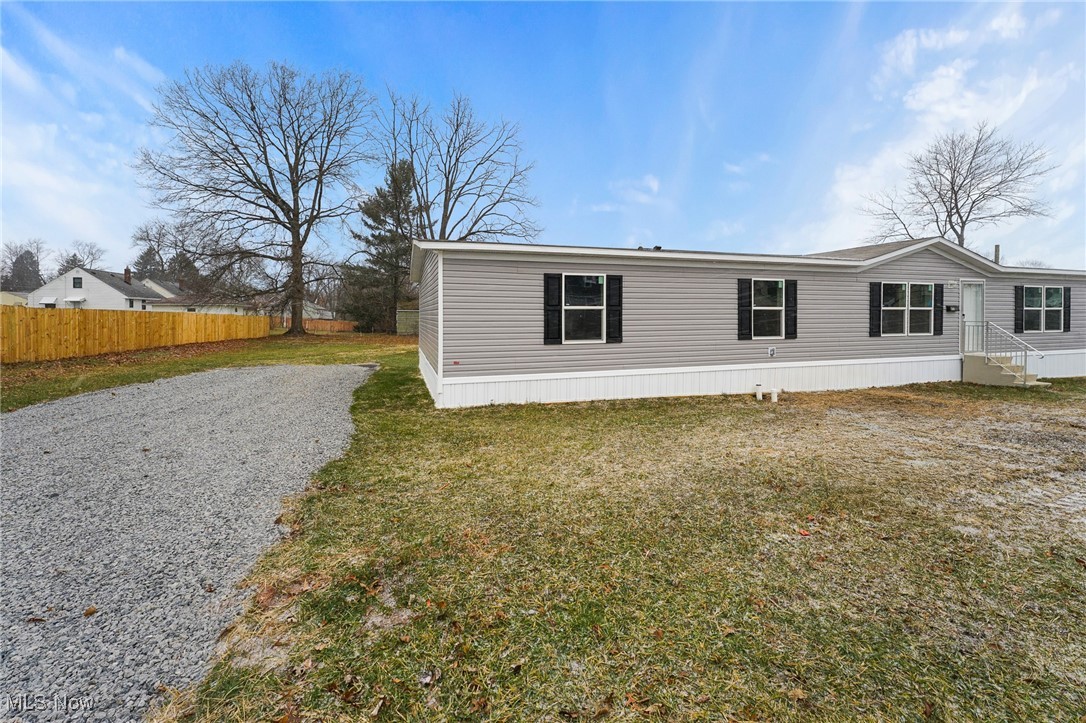 541 Lincoln Street Struthers, OH 44471 - Photo 3 of 28