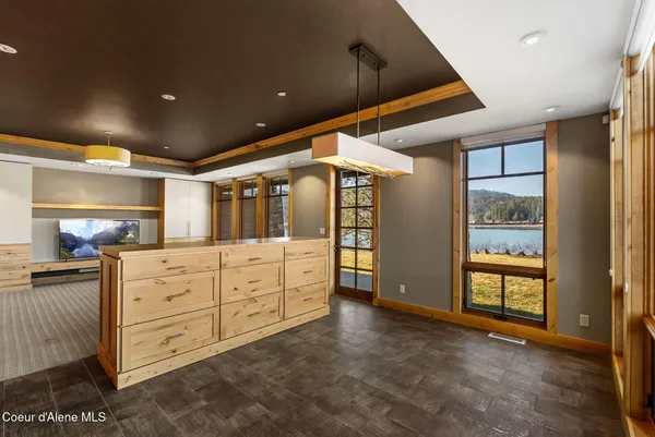 $995,000 | 651 Dover Bay Parkway, Unit 102, Dover, ID 83825