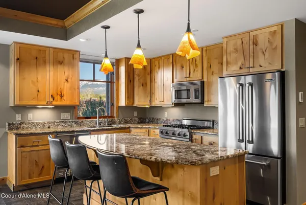 $995,000 | 651 Dover Bay Parkway, Unit 102, Dover, ID 83825